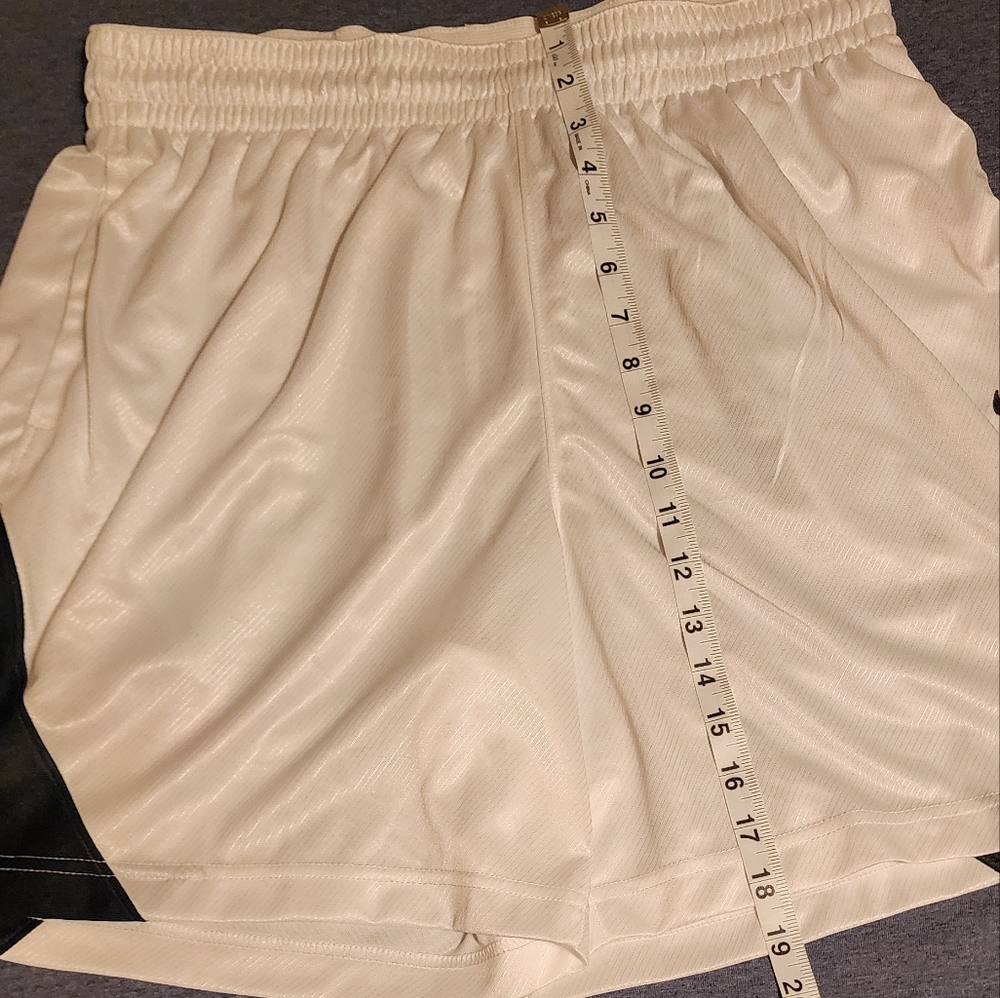 NWT! Nike DRI-FIT men's size large shorts. Color's white and black.